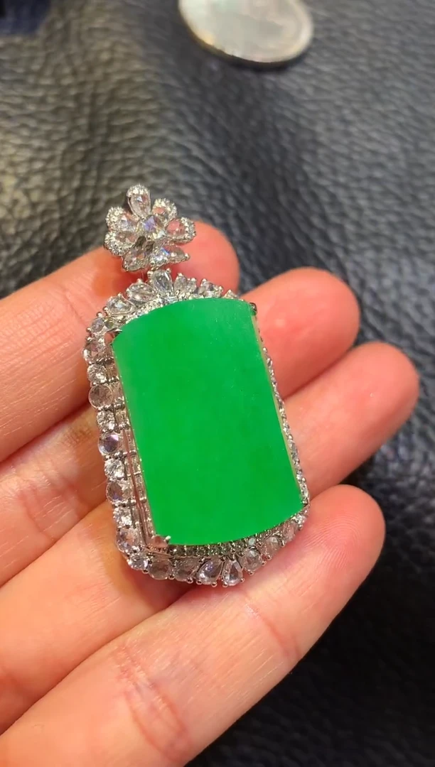 吊坠(赠链)18K金镶嵌翡翠正冰正阳绿无事牌吊坠