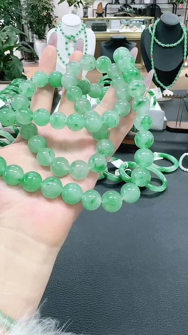 未镶嵌1石英质玉（非洲翠）苍****学/1699