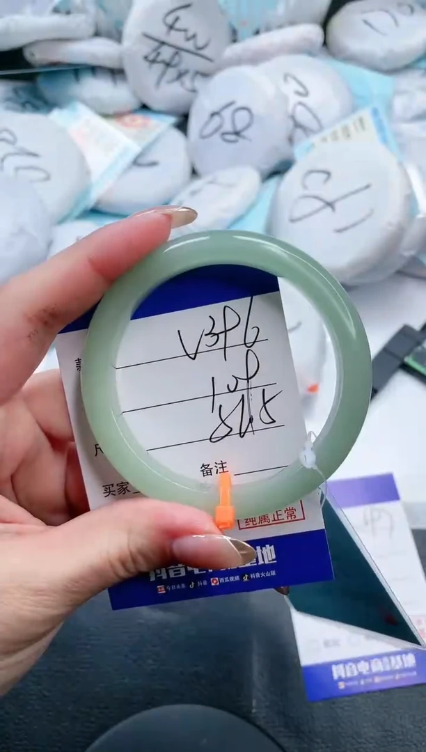 【闪购商品】石英质玉手镯未镶嵌20V396-56