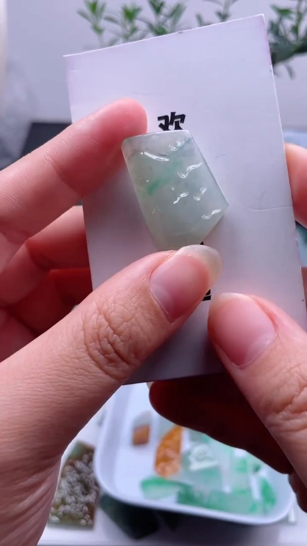 吊坠(不含链)未镶嵌翡翠缅甸天然翡翠，不包工