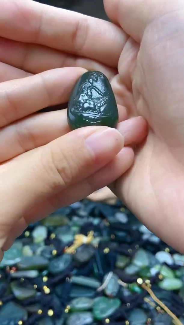 颈饰未镶嵌和田玉1