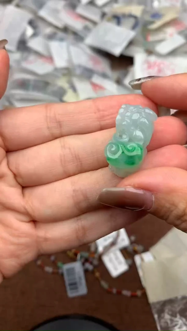 未镶嵌挂件翡翠—