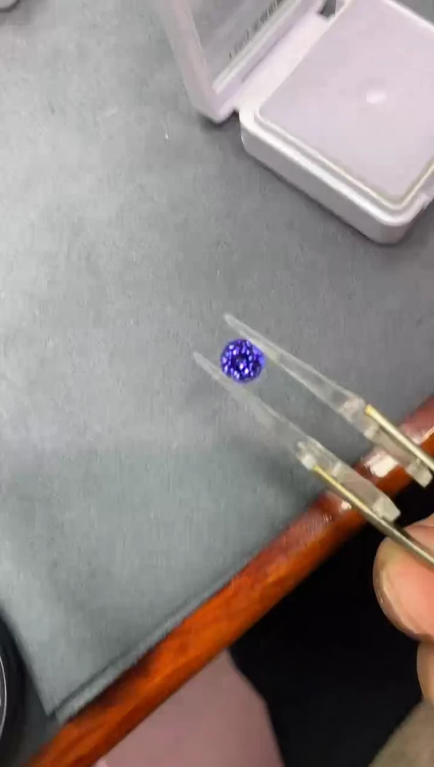 未镶嵌裸石坦桑石1.5ct 38
