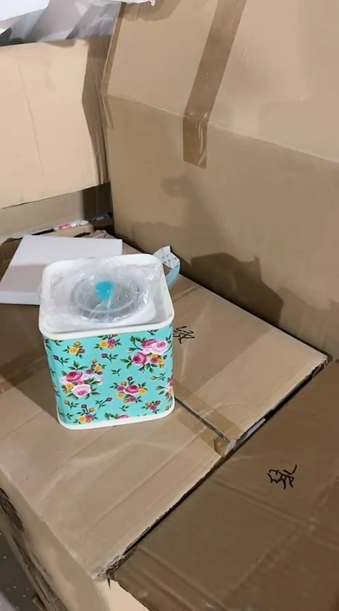 瑕疵绿色大方罐子