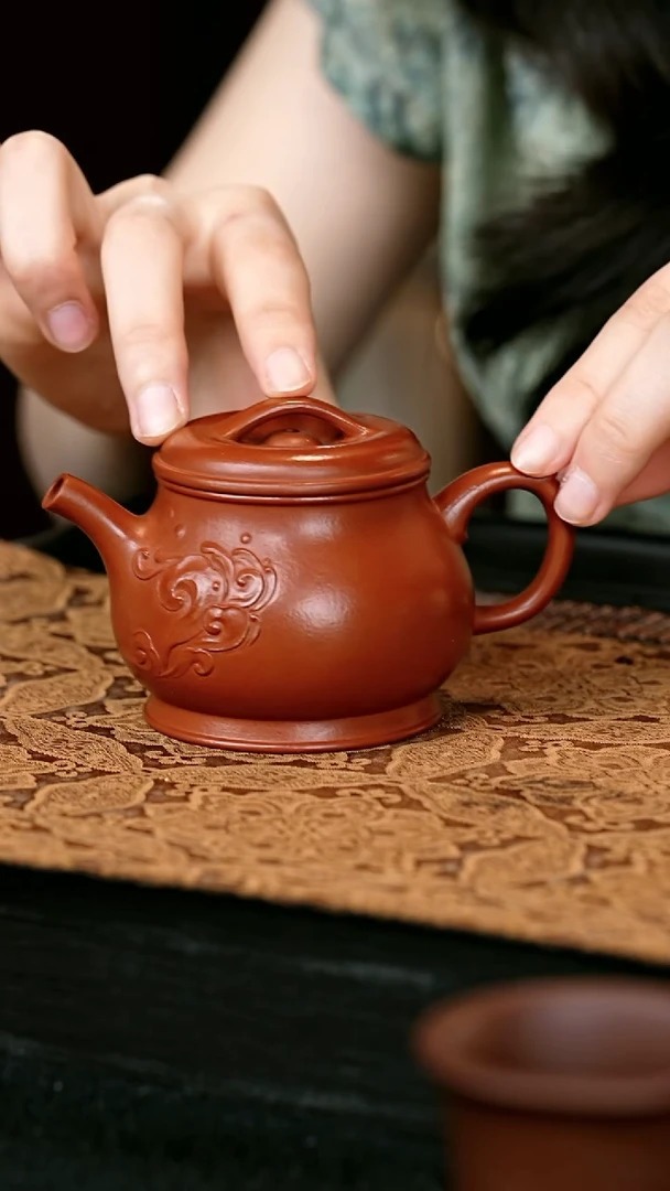 茶壶紫砂浪花颂金 一物见春