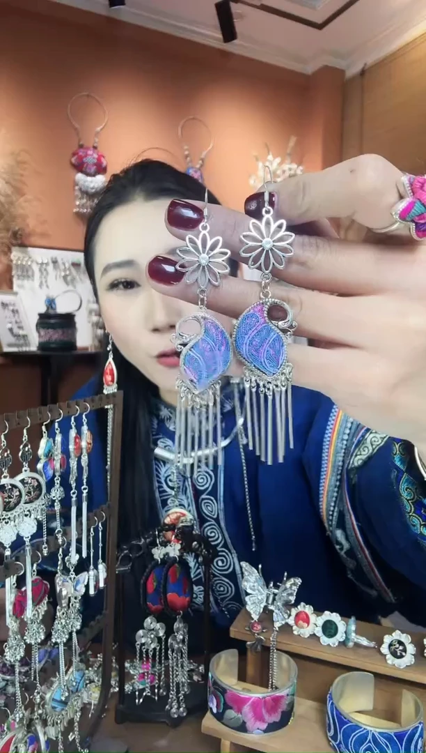 【闪购商品】刺绣纯手工民族风耳环