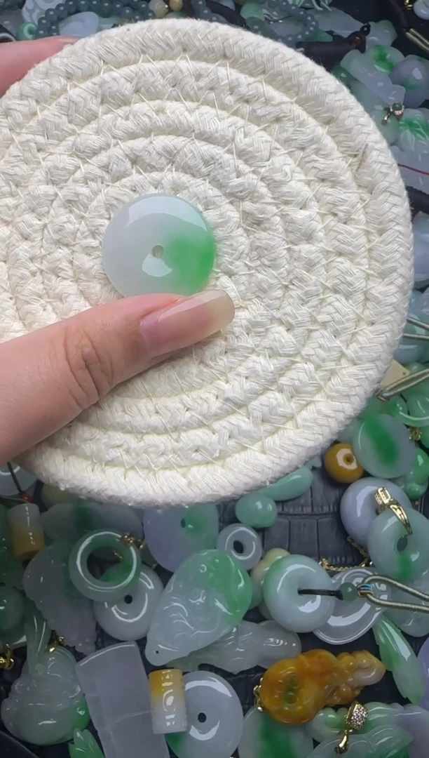 翡翠未镶嵌颈饰天然缅甸翡翠吊坠