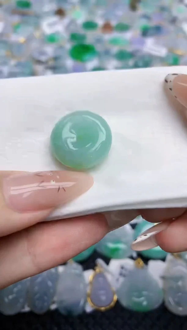 翡翠未镶嵌颈饰   天然翡翠A货