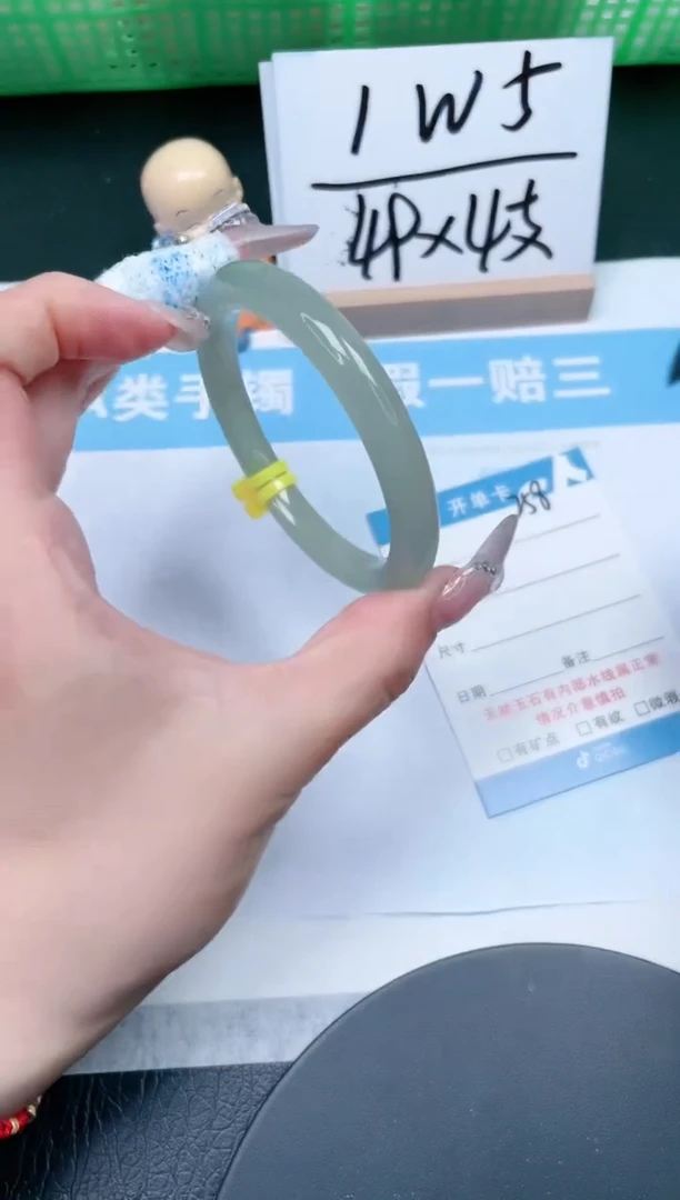 【闪购商品】石英质玉手镯未镶嵌258-53.7