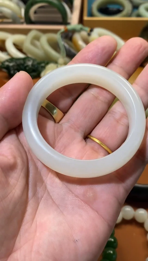 未镶嵌手镯和田玉于田料53圈口手镯