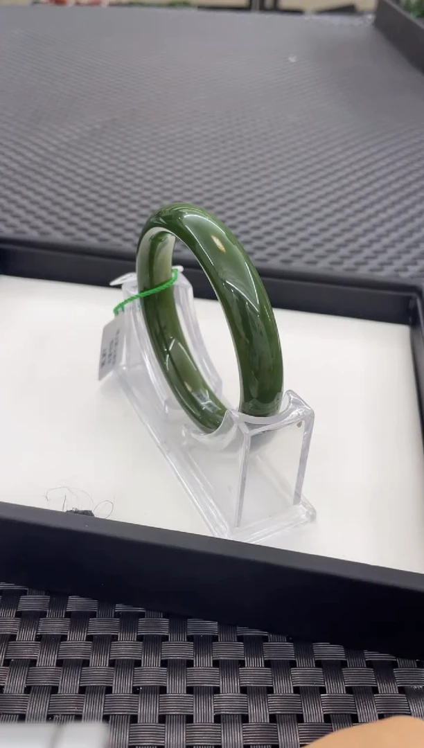 未镶嵌手镯和田玉y**g一条57微矿点（多样性发一件）Z0591