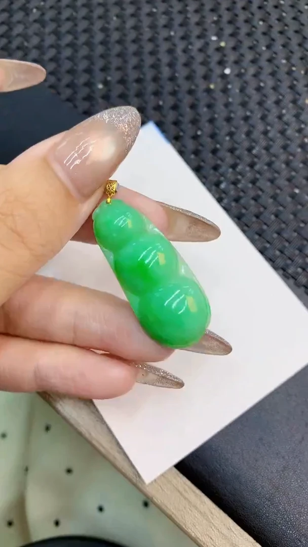 颈饰18K金镶嵌翡翠1
