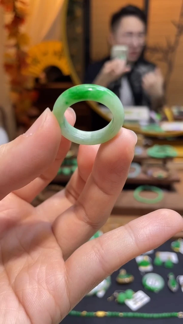 颈饰未镶嵌翡翠指环16圈口