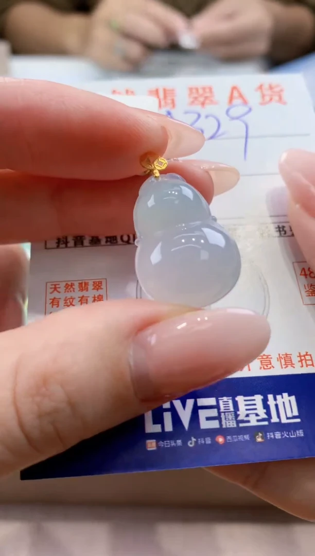 颈饰18K金镶嵌翡翠天然缅甸a货翡翠