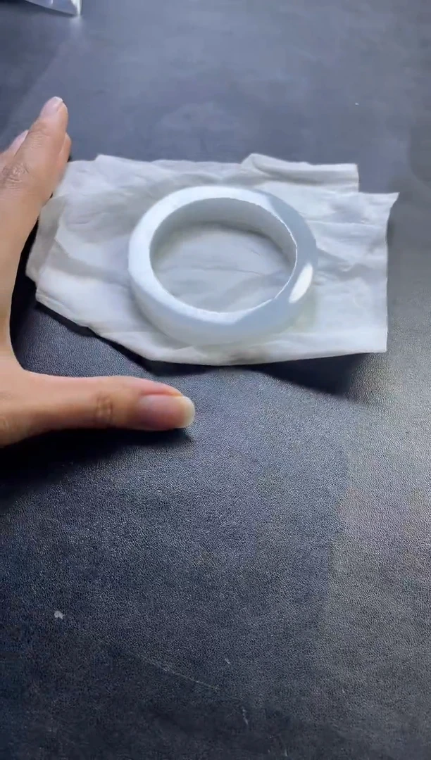 未镶嵌手镯定制翡翠?**吖手镯