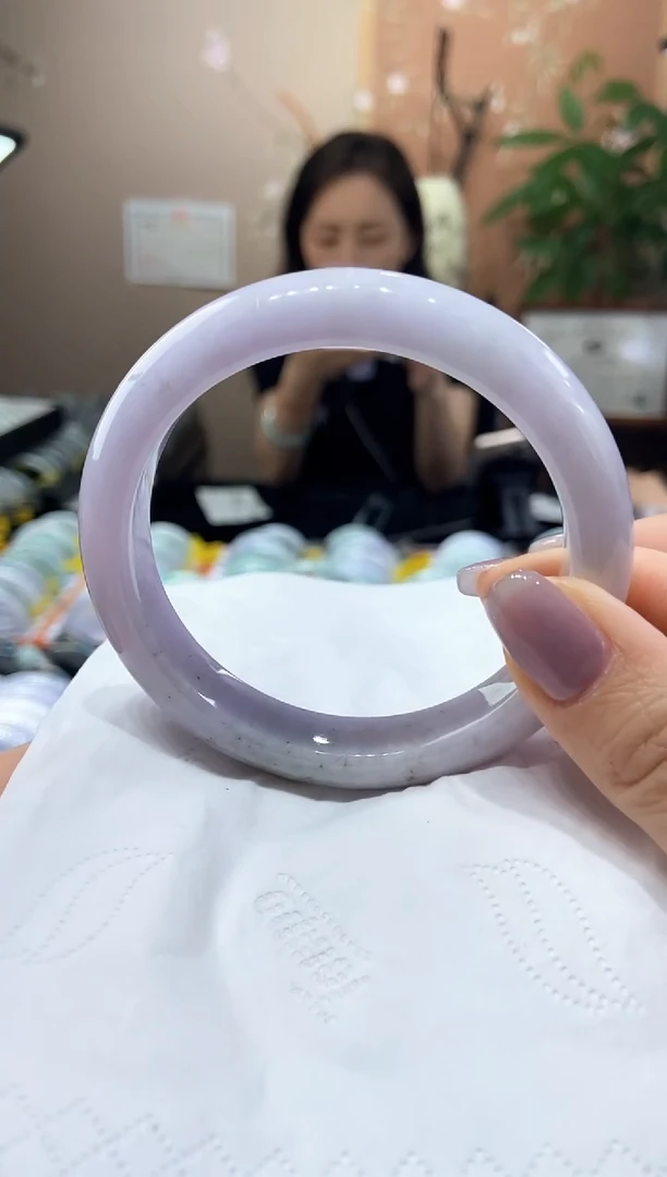 翡翠手镯未镶嵌60圈口