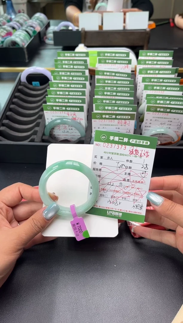【闪购商品】翡翠手镯未镶嵌多人