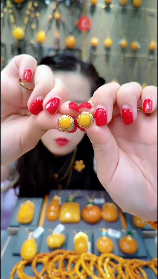 【闪购商品】蜜蜡耳饰银S925镀金镶嵌H357蜜蜡耳坠