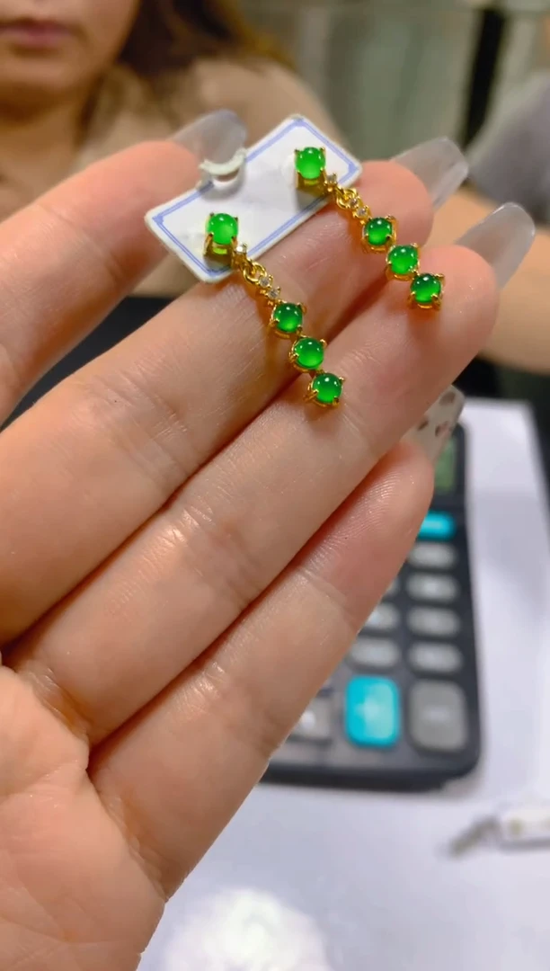 未镶嵌翡翠耳饰多样性发一