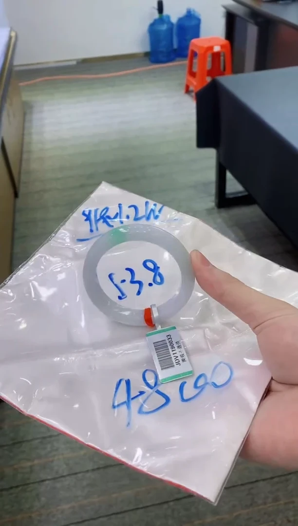 【闪购商品】翡翠手镯未镶嵌               