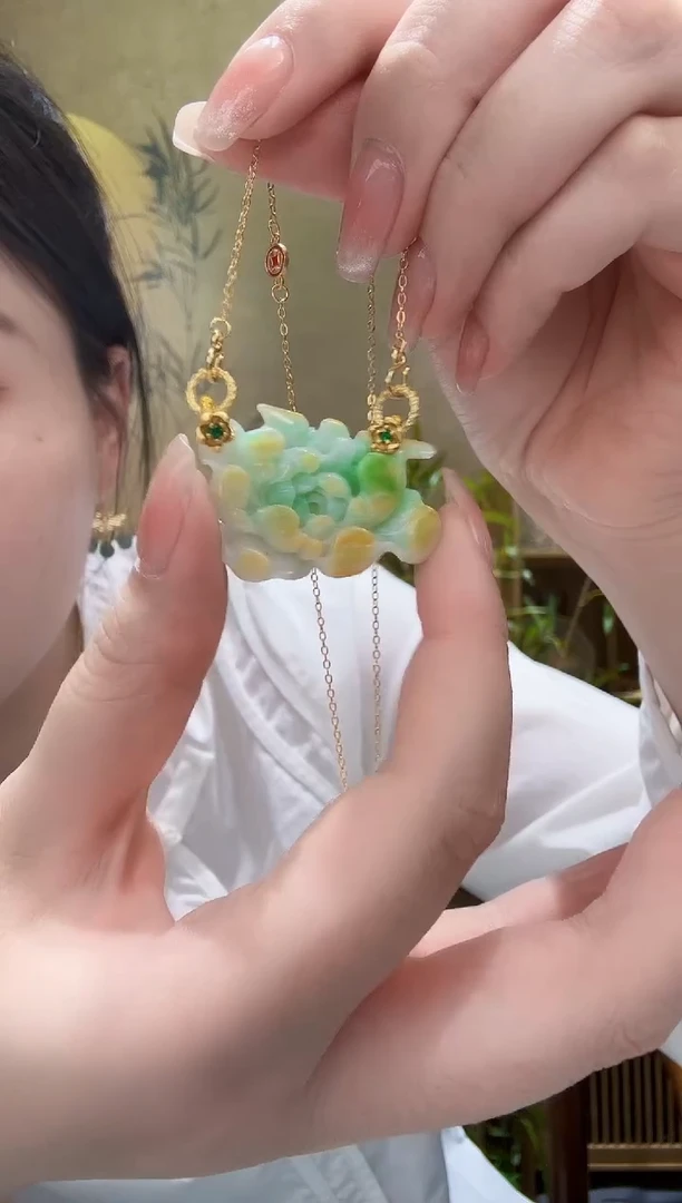 翡翠未镶嵌颈饰吊坠