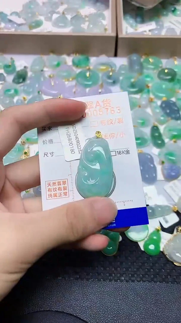 翡翠18K金镶嵌颈饰荔*?5436456456456