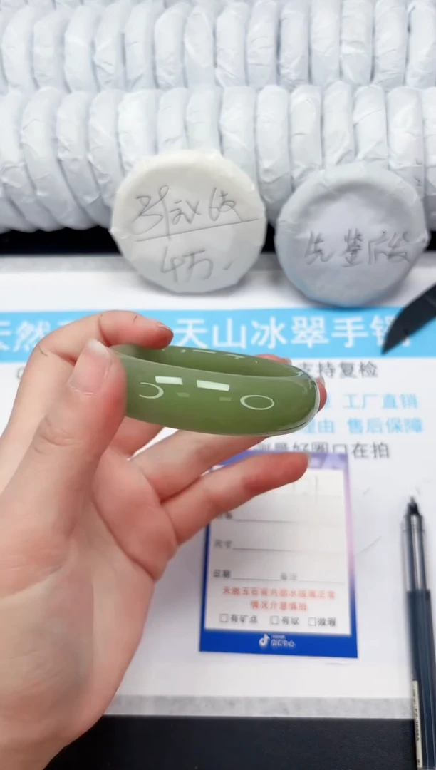 【闪购商品】石英质玉手镯未镶嵌121-56