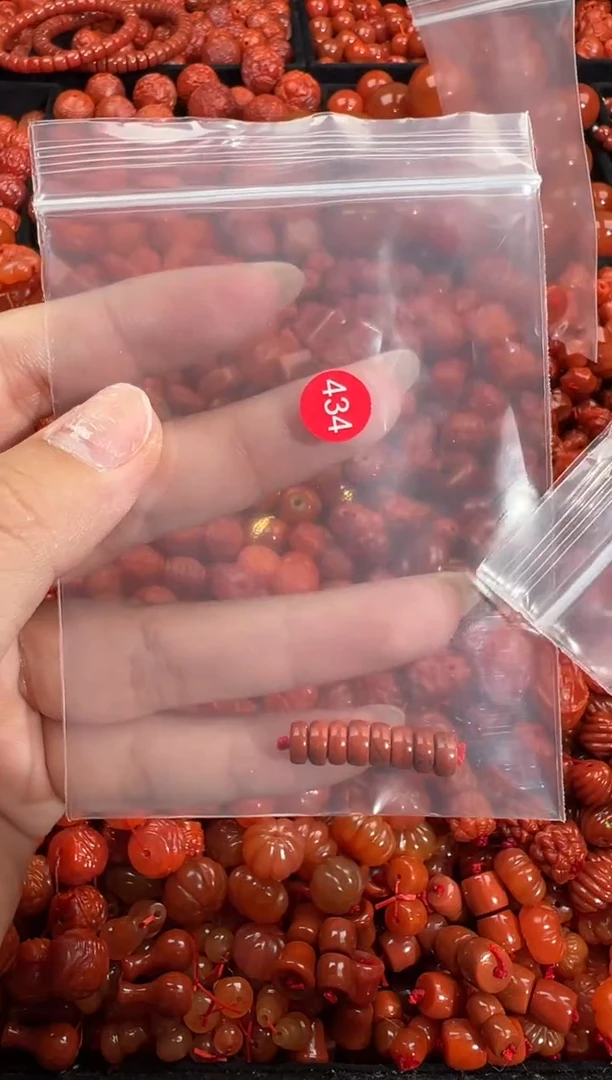 南红玛瑙未镶嵌颈饰4