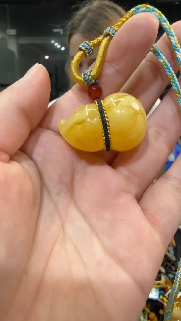 琥珀颈饰未镶嵌假一罚三