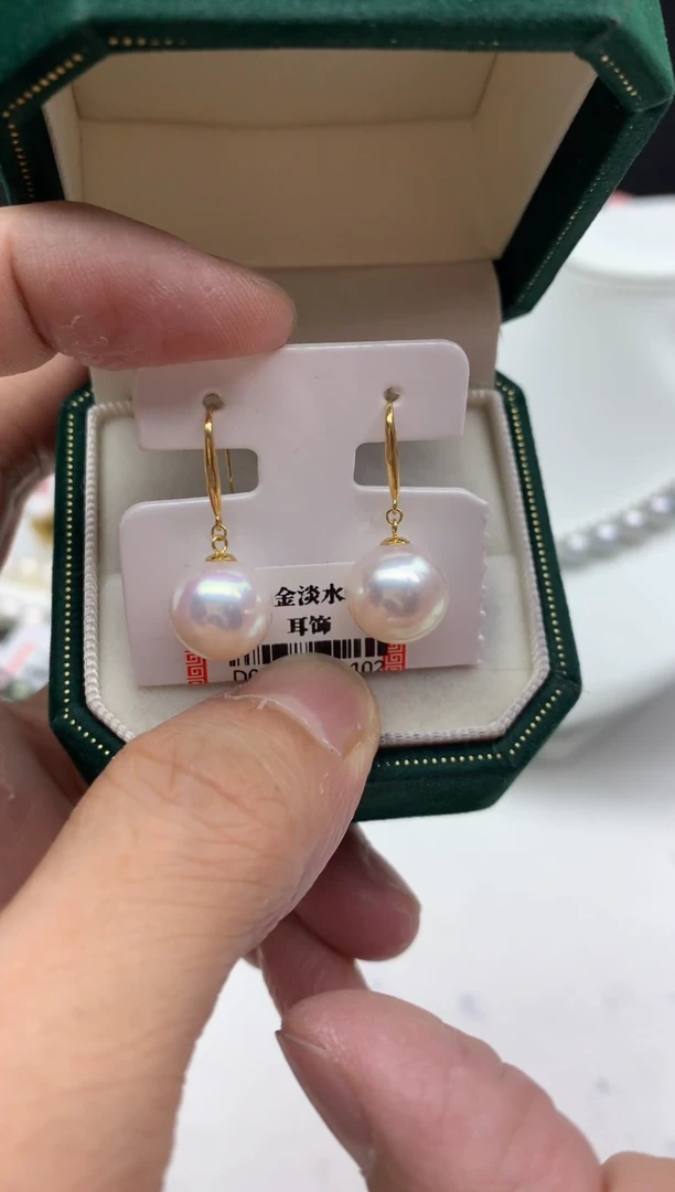 18K金镶嵌FF淡水珍珠白珠耳饰