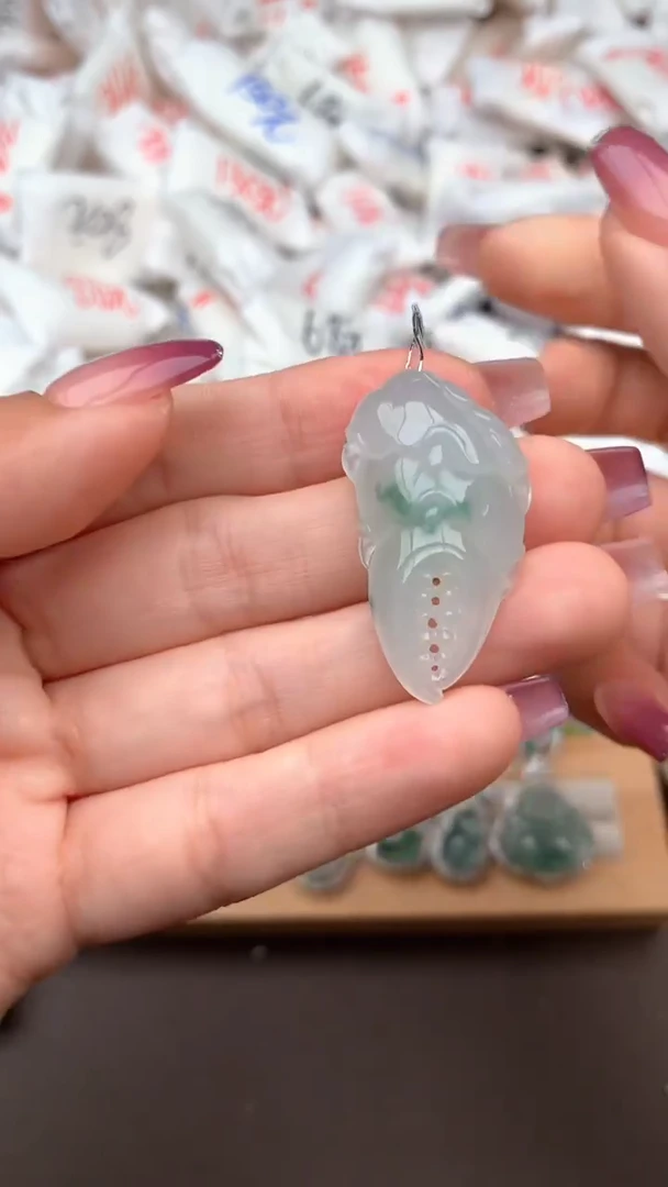 【闪购商品】翡翠挂件未镶嵌一