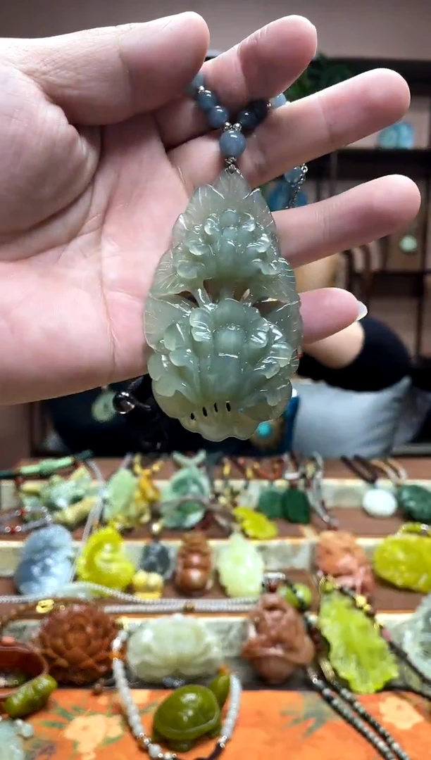 未镶嵌岫玉吊坠·