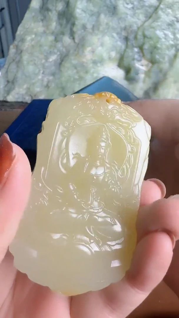 精雕黄口观音一尊 带皮