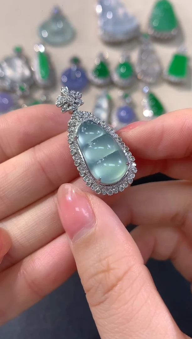 吊坠(不含链)18K金镶嵌翡翠E538|15800