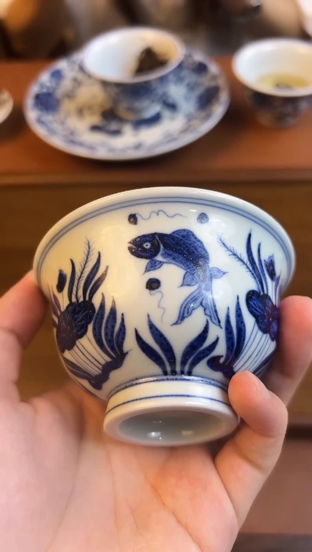 问青坊纯手工手绘青花鱼藻柴窑压手杯