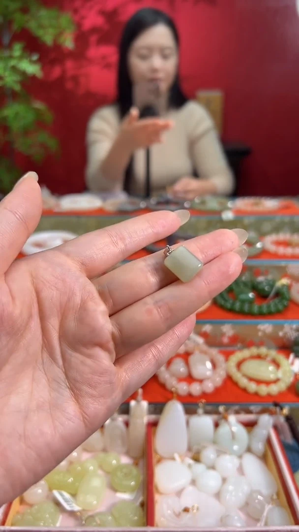 颈饰未镶嵌和田玉冰晴小方糖