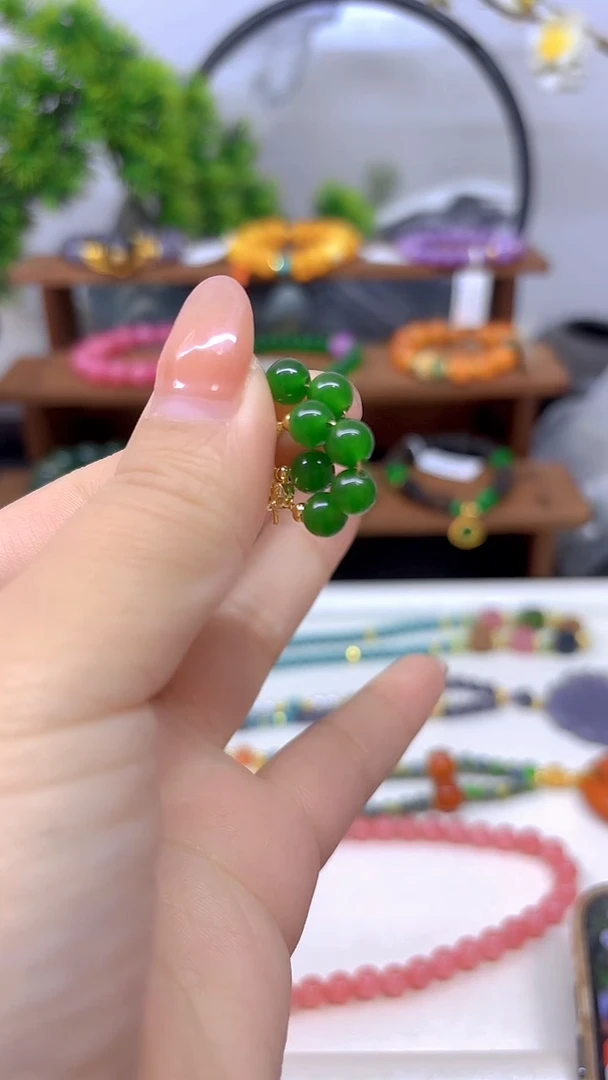 14K金镶嵌和田玉耳饰E384