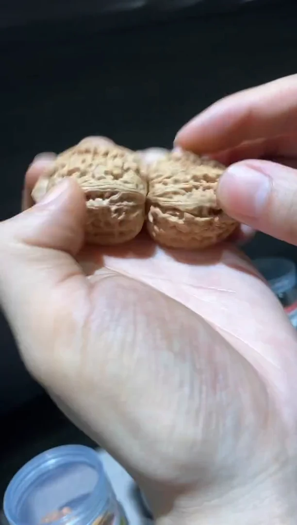 文玩核桃把件微修红锦鲤33-34