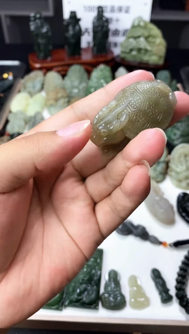 颈饰未镶嵌和田玉1