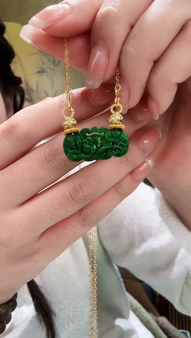 颈饰未镶嵌翡翠吊坠