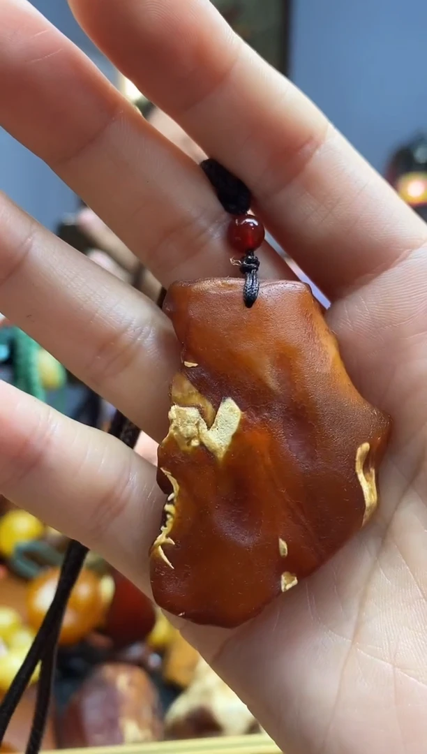 未镶嵌颈饰琥珀吊坠