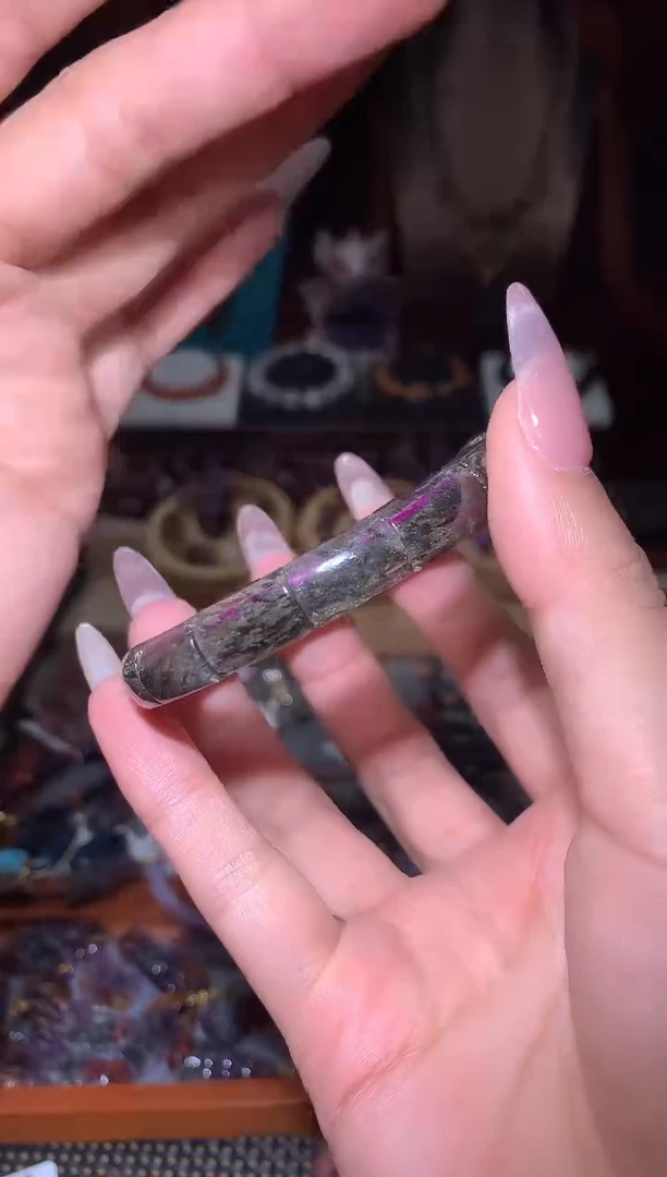 未镶嵌颈饰水晶极光黑羽镯牌