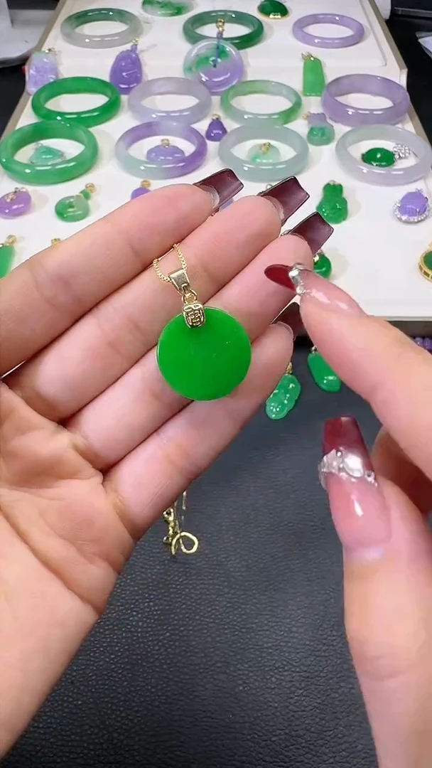 【闪购商品】翡翠颈饰未镶嵌满绿小圆牌
