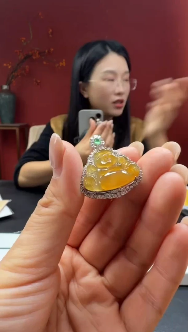 颈饰18K金镶嵌翡翠佛公