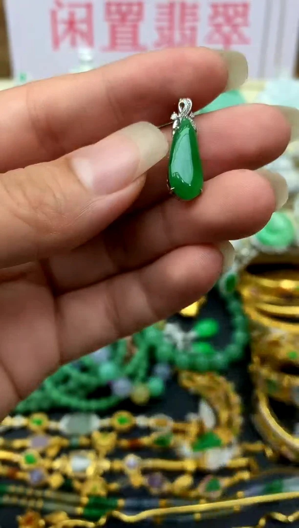 颈饰18K金镶嵌翡翠157 -中国好珍宝