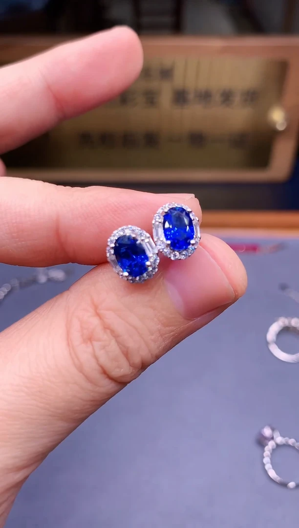 【闪购商品】蓝宝石耳饰银S925镶嵌........
