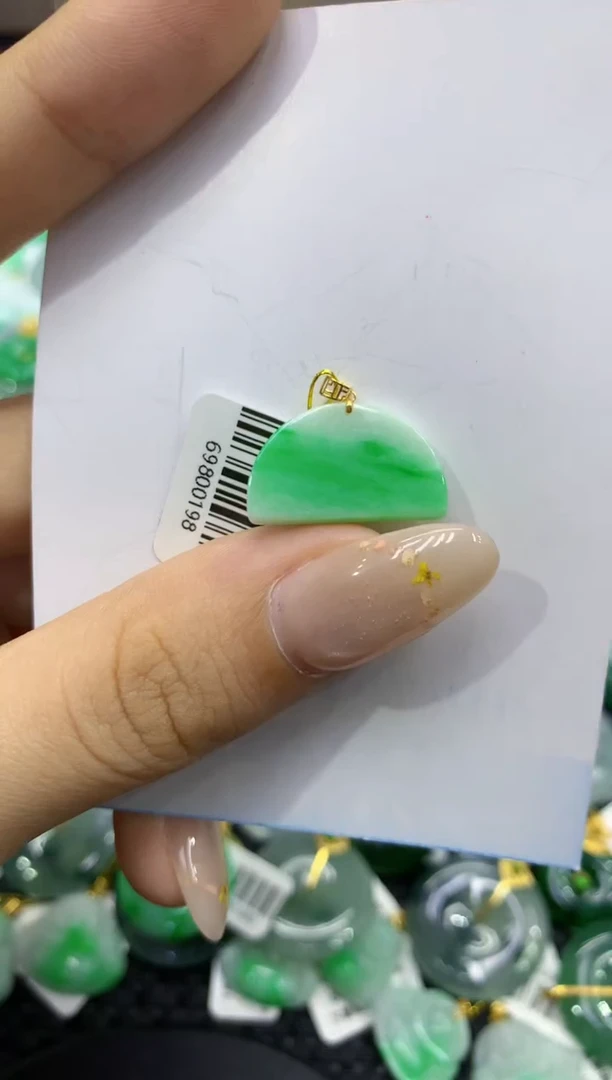 颈饰18K金镶嵌翡翠天然缅甸翡翠A货