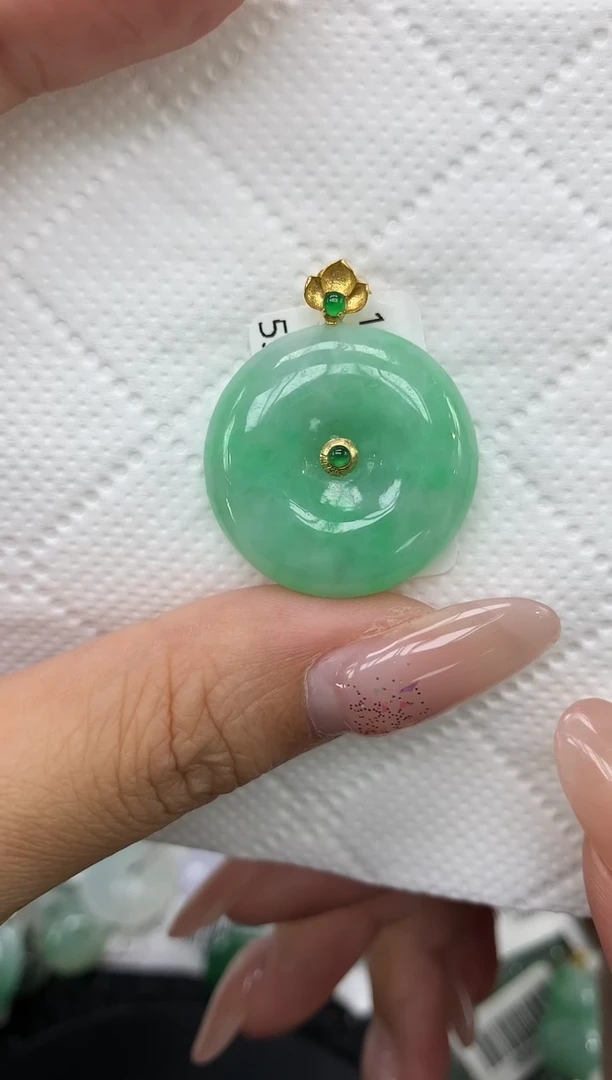 颈饰18K金镶嵌翡翠1111111111