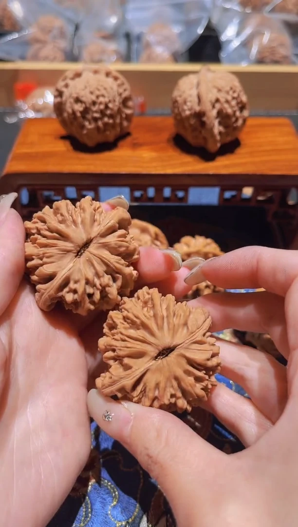 把件文玩核桃050 秦岭血灯笼 45