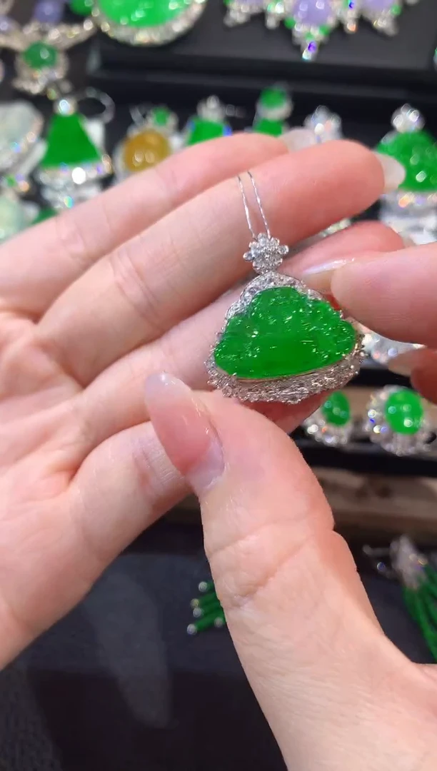 吊坠(不含链)18K金镶嵌翡翠A57